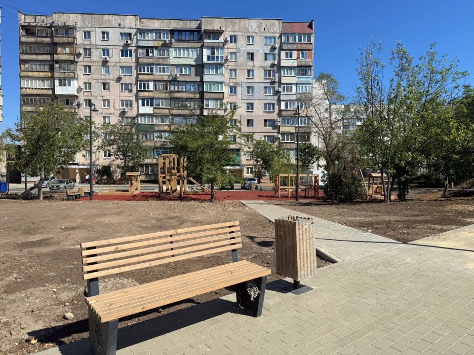 Вместе с восстановлением жилого фонда Мариуполя петербургские специалисты активно участвуют в создании комфортной городской среды Вместе с восстановлением жилого фонда Мариуполя петербургские специалисты активно участвуют в создании комфортной городской среды