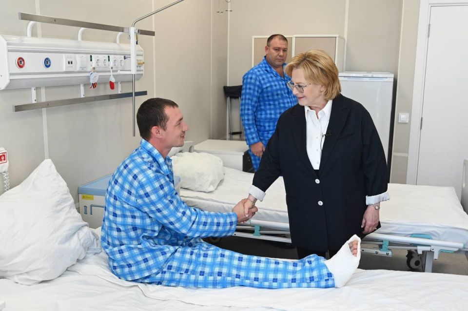 Глава Агентства проинспектировала ход строительства второго этапа Мариупольского центра, в рамках которого будет возведен четырехэтажный госпитальный корпус общей площадью свыше 20 тысяч кв.м Глава Агентства проинспектировала ход строительства второго этапа Мариупольского центра, в рамках которого будет возведен четырехэтажный госпитальный корпус общей площадью свыше 20 тысяч кв.м