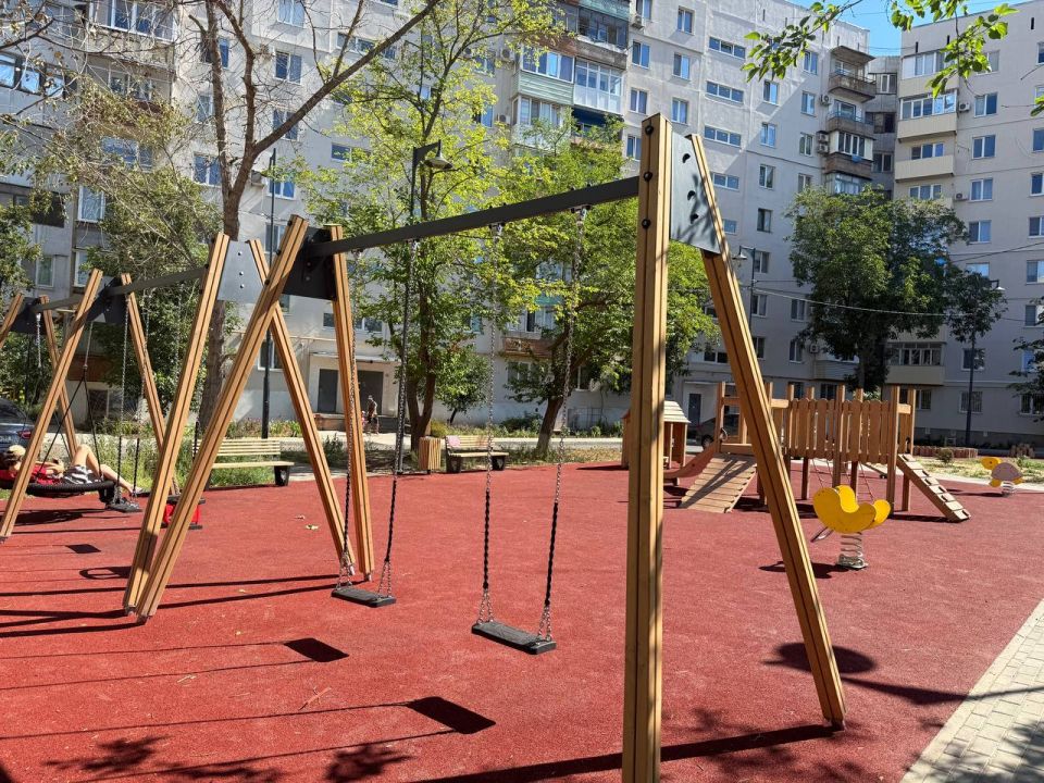 Вместе с восстановлением жилого фонда Мариуполя петербургские специалисты активно участвуют в создании комфортной городской среды Вместе с восстановлением жилого фонда Мариуполя петербургские специалисты активно участвуют в создании комфортной городской среды