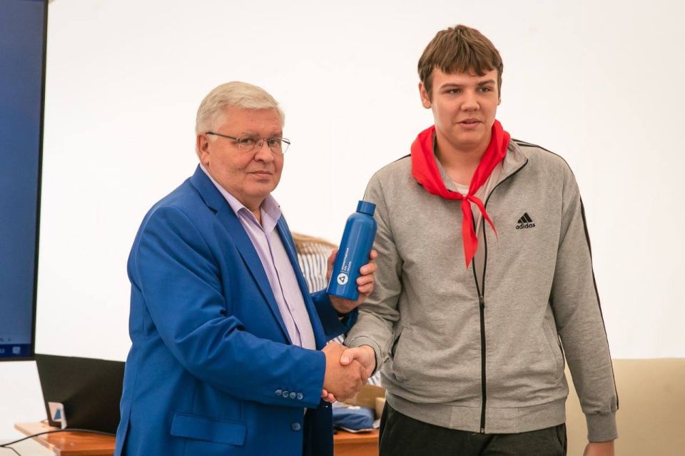 У школьников из Марипуоля завершились каникулы в Петербурге