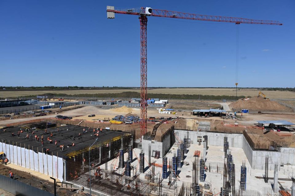 Глава Агентства проинспектировала ход строительства второго этапа Мариупольского центра, в рамках которого будет возведен четырехэтажный госпитальный корпус общей площадью свыше 20 тысяч кв.м