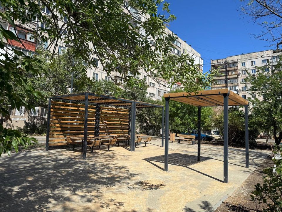 Вместе с восстановлением жилого фонда Мариуполя петербургские специалисты активно участвуют в создании комфортной городской среды Вместе с восстановлением жилого фонда Мариуполя петербургские специалисты активно участвуют в создании комфортной городской среды