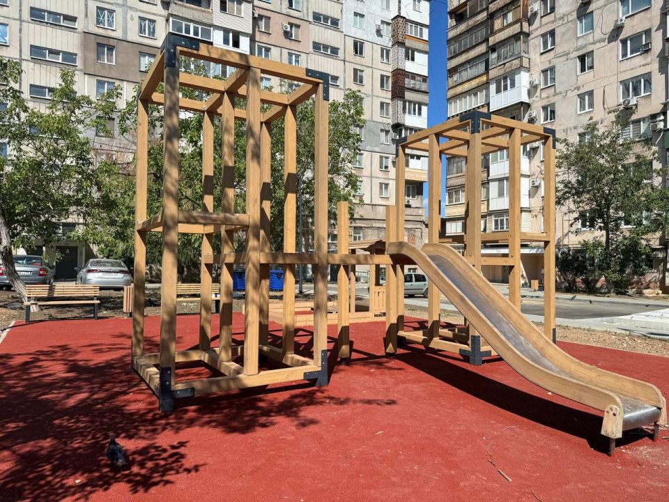 Вместе с восстановлением жилого фонда Мариуполя петербургские специалисты активно участвуют в создании комфортной городской среды Вместе с восстановлением жилого фонда Мариуполя петербургские специалисты активно участвуют в создании комфортной городской среды