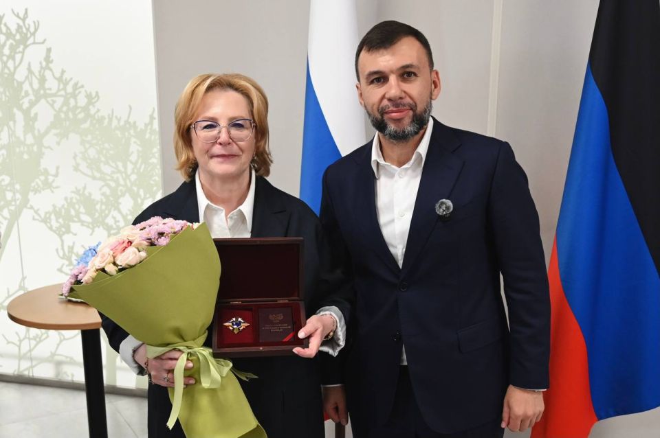 Глава Агентства проинспектировала ход строительства второго этапа Мариупольского центра, в рамках которого будет возведен четырехэтажный госпитальный корпус общей площадью свыше 20 тысяч кв.м Глава Агентства проинспектировала ход строительства второго этапа Мариупольского центра, в рамках которого будет возведен четырехэтажный госпитальный корпус общей площадью свыше 20 тысяч кв.м