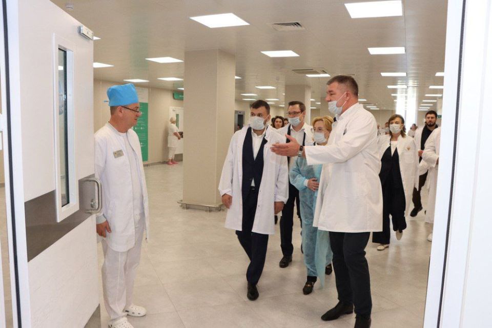 Глава ДНР, секретарь Донецкого регионального отделения Единой России Денис Пушилин вместе с руководителем Федерального медико-биологического агентства Вероникой Скворцовой проверили ход работ на Многопрофильном медцентре...