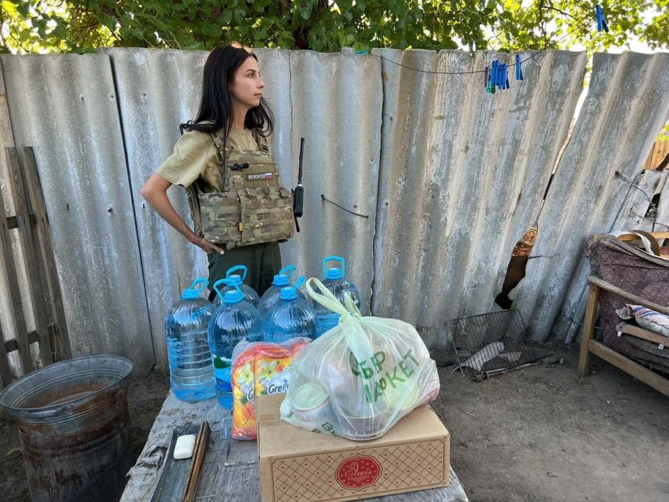 Стало тише, но дроны летают: первые волонтеры привезли гуманитарную помощь в Новопетриковку Стало тише, но дроны летают: первые волонтеры привезли гуманитарную помощь в Новопетриковку