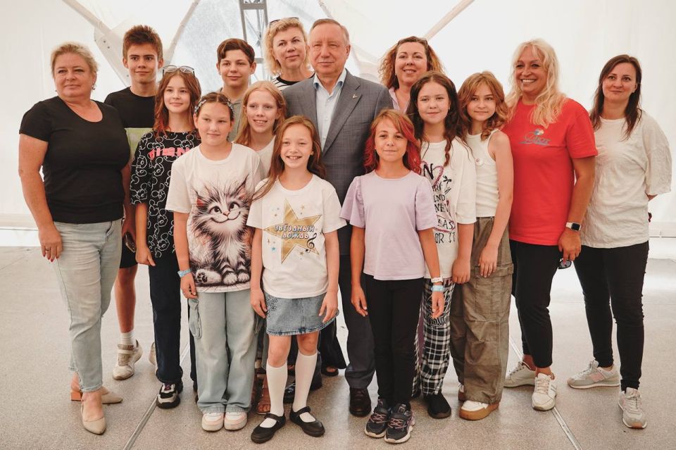 За лето в Санкт-Петербурге отдохнули 2000 школьников из Мариуполя