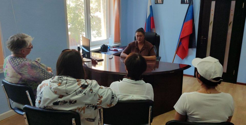 В Управе Приморского внутригородского района города Мариуполь прошла встреча жителей с и.о. руководителя Управы Еленой Пантелеевной Голяка