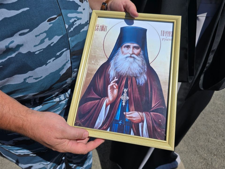 Личному составу ИК-13 передали в дар икону покровителя сотрудников УИС Личному составу ИК-13 передали в дар икону покровителя сотрудников УИС