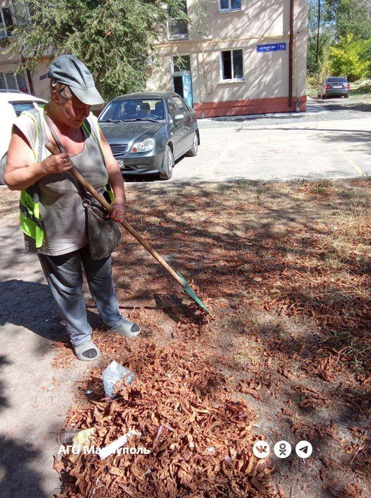 В двух районах Мариуполя коммунальщики благоустроили очередные дворы многоэтажек В двух районах Мариуполя коммунальщики благоустроили очередные дворы многоэтажек