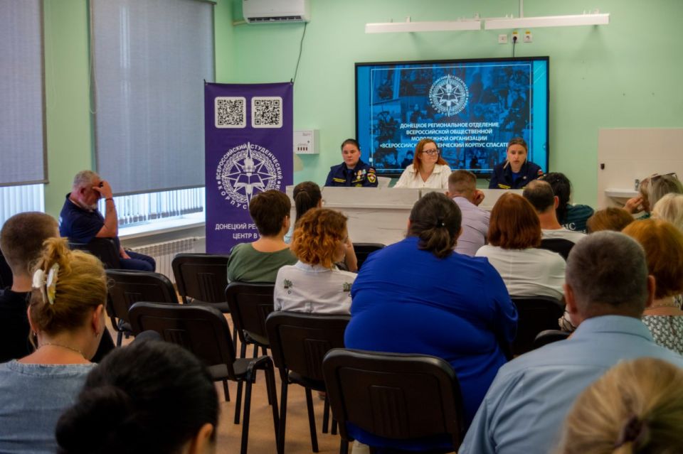 Добровольцы Донецкого РО ВСКС дали старт проекту «Школа антитеррора» в образовательных учреждениях Донецкой Народной Республики Добровольцы Донецкого РО ВСКС дали старт проекту «Школа антитеррора» в образовательных учреждениях Донецкой Народной Республики
