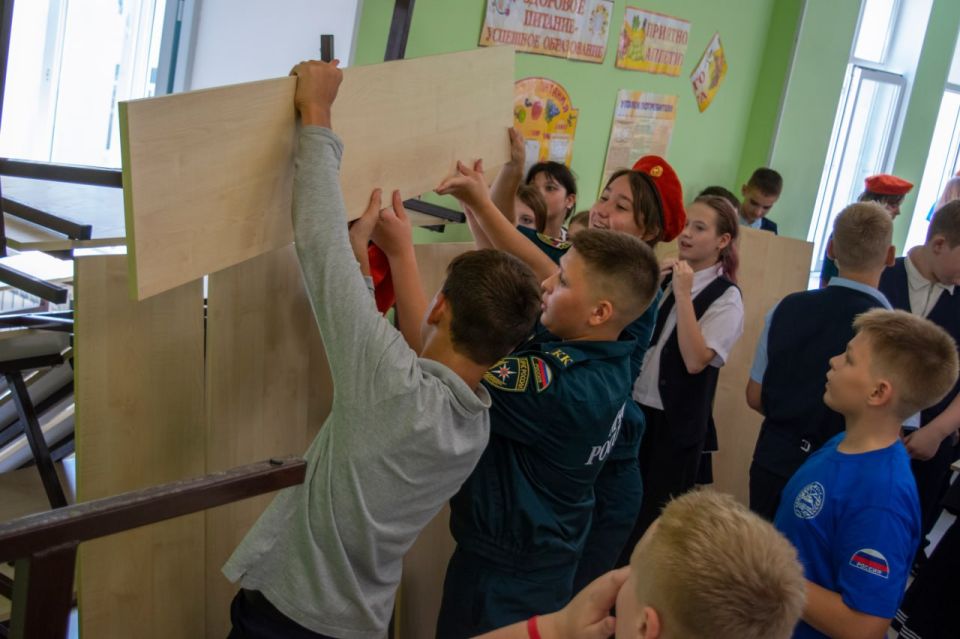 Добровольцы Донецкого РО ВСКС дали старт проекту «Школа антитеррора» в образовательных учреждениях Донецкой Народной Республики Добровольцы Донецкого РО ВСКС дали старт проекту «Школа антитеррора» в образовательных учреждениях Донецкой Народной Республики