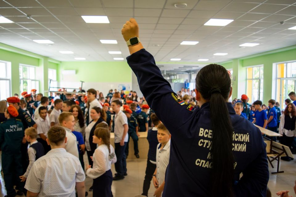 Добровольцы Донецкого РО ВСКС дали старт проекту «Школа антитеррора» в образовательных учреждениях Донецкой Народной Республики Добровольцы Донецкого РО ВСКС дали старт проекту «Школа антитеррора» в образовательных учреждениях Донецкой Народной Республики