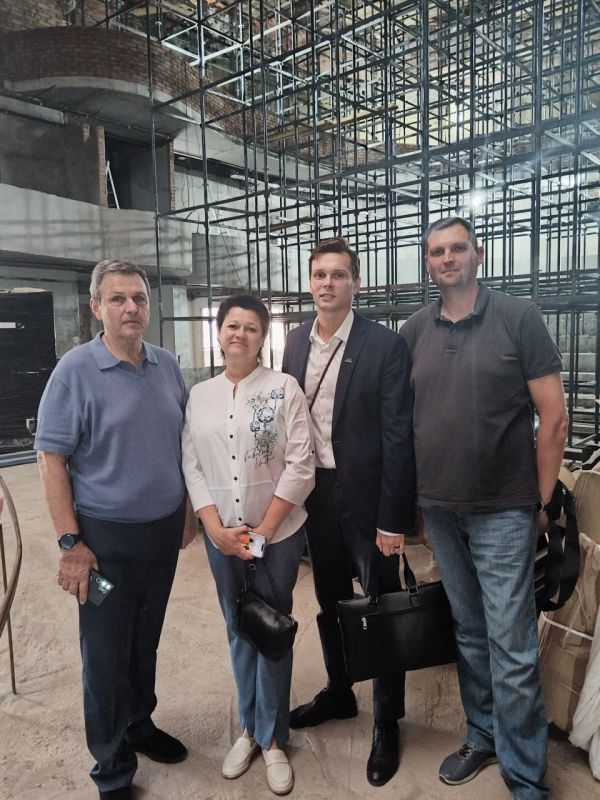 Михаил Желтяков: Совместно с коллегами из Комитета по культуре Санкт-Петербурга проверил ход восстановления здания Мариупольского республиканского академического ордена «Знак Почета» русского драматического театра