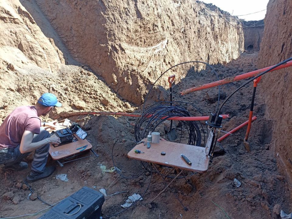 Сотрудники ГУП ДНР «УГЛЕТЕЛЕКОМ», в рамках работы Межведомственной Рабочей Группы Штаба обороны ДНР, во взаимодействии с представителями силовых структур МО, продолжают восстановление телекоммуникационной инфраструктуры на...