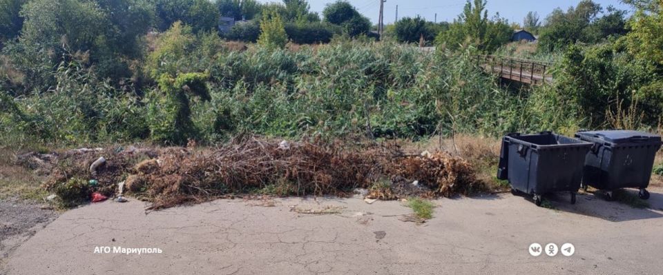 Из Ильичевского района Мариуполя коммунальщики вывезли 140 кубометров мусора Из Ильичевского района Мариуполя коммунальщики вывезли 140 кубометров мусора