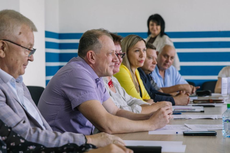 Антон Кольцов: Тепло приветствовали в Мариуполе делегацию глав муниципальных образований Санкт-Петербурга и депутата Заксобрания, главы комитета по законодательству, председателя Совета муниципальных образований... Антон Кольцов: Тепло приветствовали в Мариуполе делегацию глав муниципальных образований Санкт-Петербурга и депутата Заксобрания, главы комитета по законодательству, председателя Совета муниципальных образований...