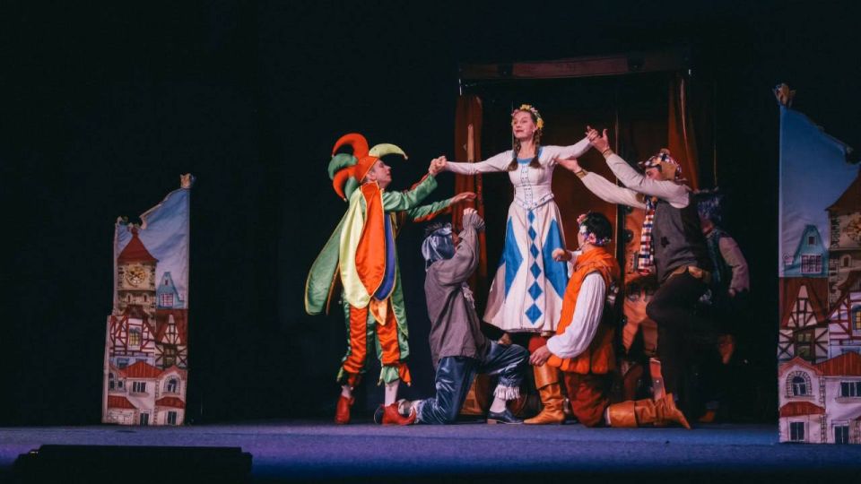 В Мариуполе проходят театральные постановки с артистами из Петербурга В Мариуполе проходят театральные постановки с артистами из Петербурга