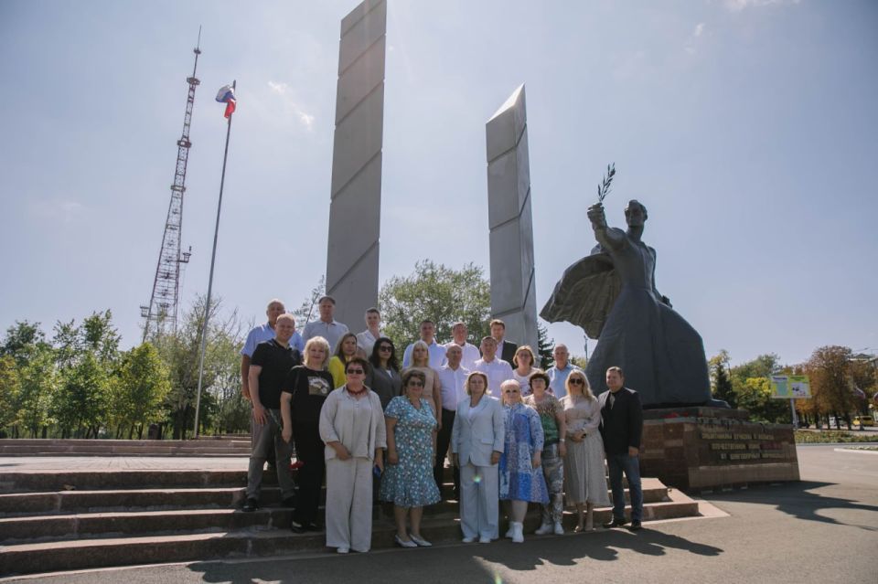 Антон Кольцов: Тепло приветствовали в Мариуполе делегацию глав муниципальных образований Санкт-Петербурга и депутата Заксобрания, главы комитета по законодательству, председателя Совета муниципальных образований... Антон Кольцов: Тепло приветствовали в Мариуполе делегацию глав муниципальных образований Санкт-Петербурга и депутата Заксобрания, главы комитета по законодательству, председателя Совета муниципальных образований...