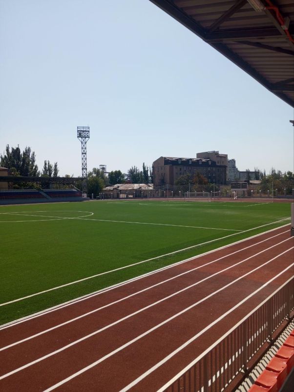 Восстановление спортивной школы и стадиона на улице Лунина в Мариуполе Восстановление спортивной школы и стадиона на улице Лунина в Мариуполе