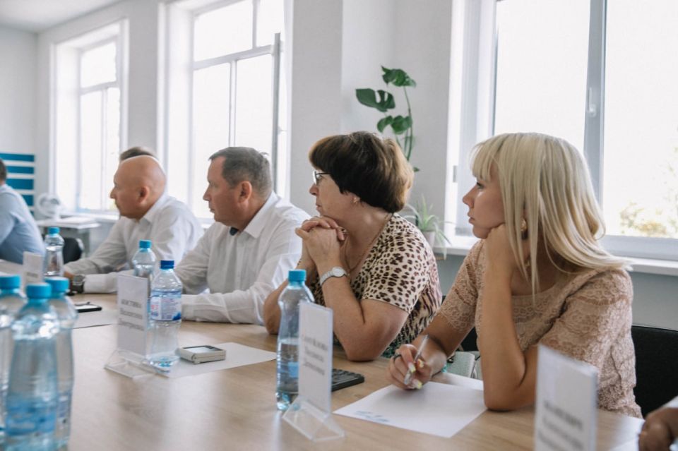 Антон Кольцов: Тепло приветствовали в Мариуполе делегацию глав муниципальных образований Санкт-Петербурга и депутата Заксобрания, главы комитета по законодательству, председателя Совета муниципальных образований... Антон Кольцов: Тепло приветствовали в Мариуполе делегацию глав муниципальных образований Санкт-Петербурга и депутата Заксобрания, главы комитета по законодательству, председателя Совета муниципальных образований...