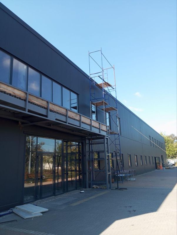 Восстановление ледового комплекса на проспекте Победы в Мариуполе Восстановление ледового комплекса на проспекте Победы в Мариуполе