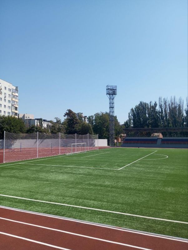 Восстановление спортивной школы и стадиона на улице Лунина в Мариуполе Восстановление спортивной школы и стадиона на улице Лунина в Мариуполе