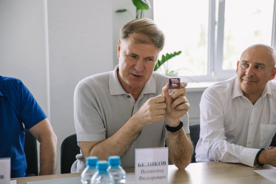 Антон Кольцов: Тепло приветствовали в Мариуполе делегацию глав муниципальных образований Санкт-Петербурга и депутата Заксобрания, главы комитета по законодательству, председателя Совета муниципальных образований... Антон Кольцов: Тепло приветствовали в Мариуполе делегацию глав муниципальных образований Санкт-Петербурга и депутата Заксобрания, главы комитета по законодательству, председателя Совета муниципальных образований...