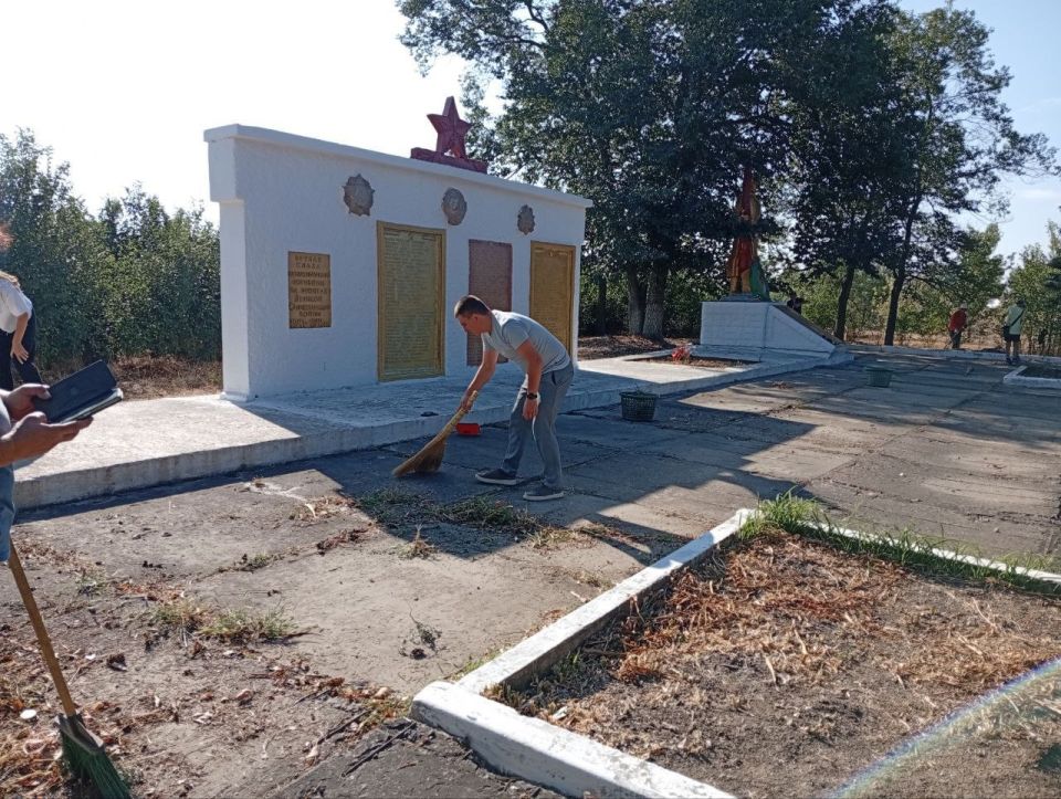 Сегодня в Талаковском территориальном секторе состоялся очередной субботник Сегодня в Талаковском территориальном секторе состоялся очередной субботник