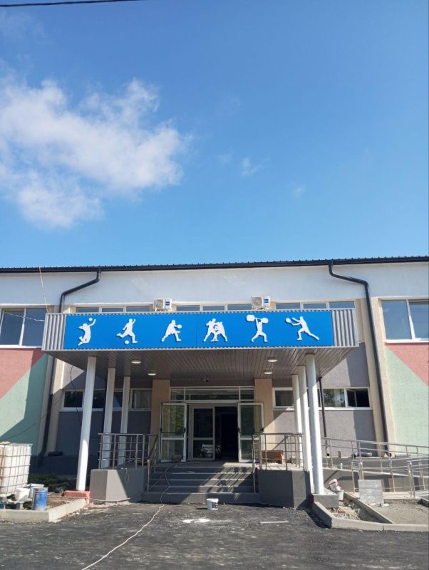 Восстанавливается физкультурно-оздоровительный комплекс на улице Левченко в Мариуполе Восстанавливается физкультурно-оздоровительный комплекс на улице Левченко в Мариуполе