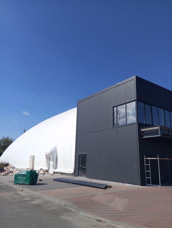 Восстановление ледового комплекса на проспекте Победы в Мариуполе Восстановление ледового комплекса на проспекте Победы в Мариуполе