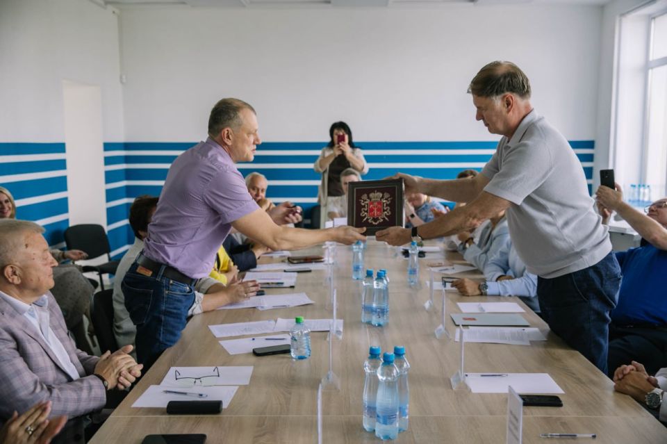 Антон Кольцов: Тепло приветствовали в Мариуполе делегацию глав муниципальных образований Санкт-Петербурга и депутата Заксобрания, главы комитета по законодательству, председателя Совета муниципальных образований... Антон Кольцов: Тепло приветствовали в Мариуполе делегацию глав муниципальных образований Санкт-Петербурга и депутата Заксобрания, главы комитета по законодательству, председателя Совета муниципальных образований...