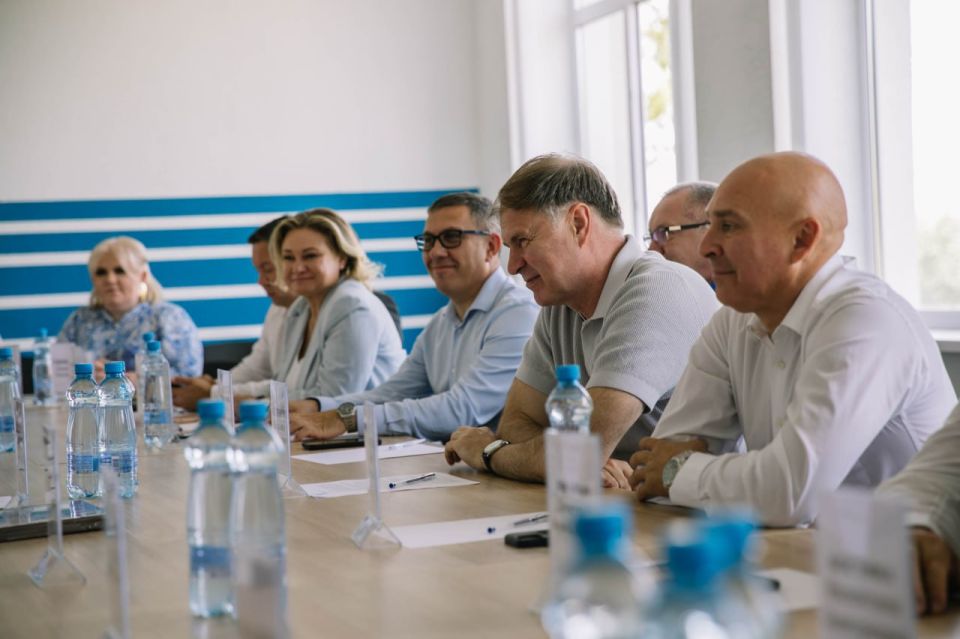 Антон Кольцов: Тепло приветствовали в Мариуполе делегацию глав муниципальных образований Санкт-Петербурга и депутата Заксобрания, главы комитета по законодательству, председателя Совета муниципальных образований... Антон Кольцов: Тепло приветствовали в Мариуполе делегацию глав муниципальных образований Санкт-Петербурга и депутата Заксобрания, главы комитета по законодательству, председателя Совета муниципальных образований...