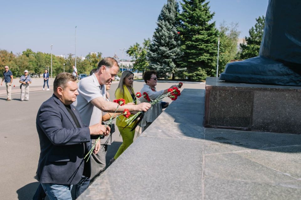 Антон Кольцов: Тепло приветствовали в Мариуполе делегацию глав муниципальных образований Санкт-Петербурга и депутата Заксобрания, главы комитета по законодательству, председателя Совета муниципальных образований... Антон Кольцов: Тепло приветствовали в Мариуполе делегацию глав муниципальных образований Санкт-Петербурга и депутата Заксобрания, главы комитета по законодательству, председателя Совета муниципальных образований...