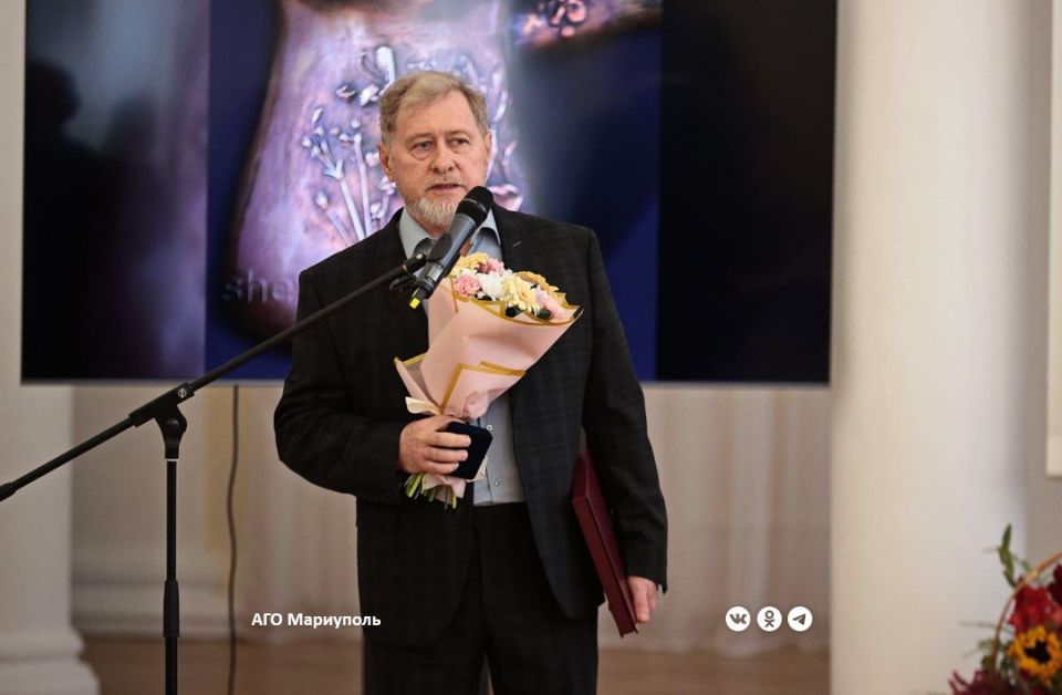 Мариупольский скульптор, медальер и художник Юрий Шевяков — победитель премии имени Аркадия Пластова Мариупольский скульптор, медальер и художник Юрий Шевяков — победитель премии имени Аркадия Пластова