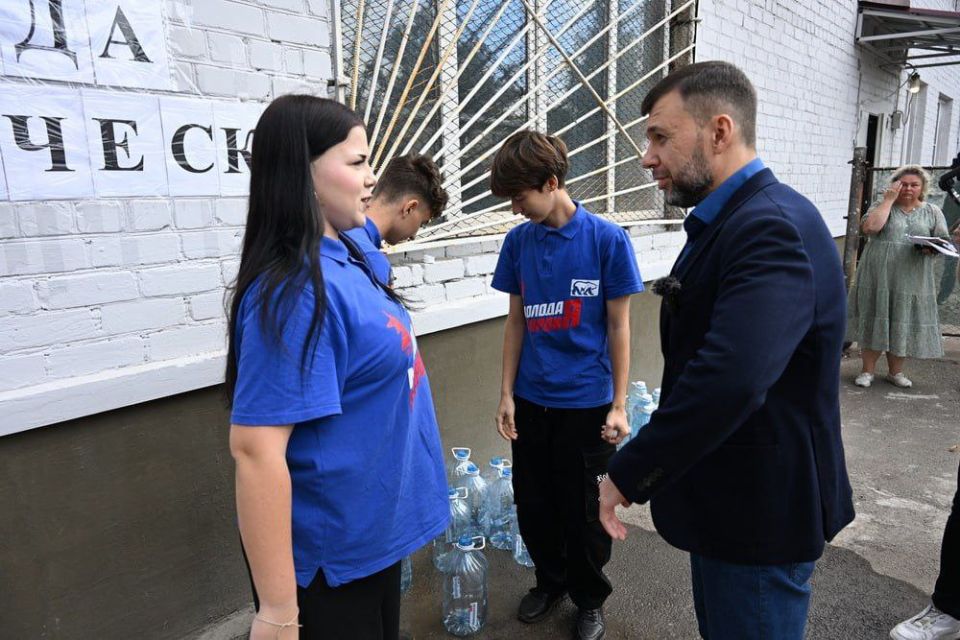 Денис Пушилин: Во время посещения котельной №1 в микрорайоне Зеленый города Макеевки встретился с волонтерами «Молодой гвардии» Денис Пушилин: Во время посещения котельной №1 в микрорайоне Зеленый города Макеевки встретился с волонтерами «Молодой гвардии»