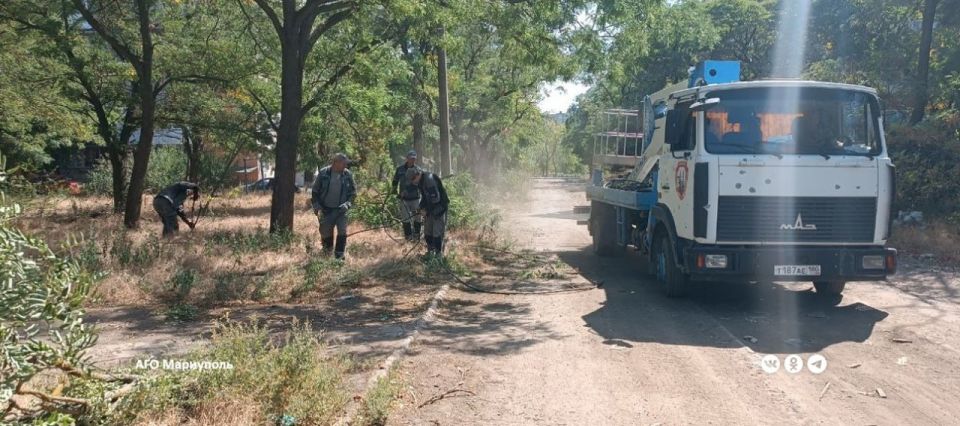 Мариупольские энергетики обследовали состояние сетей наружного освещения Мариупольские энергетики обследовали состояние сетей наружного освещения