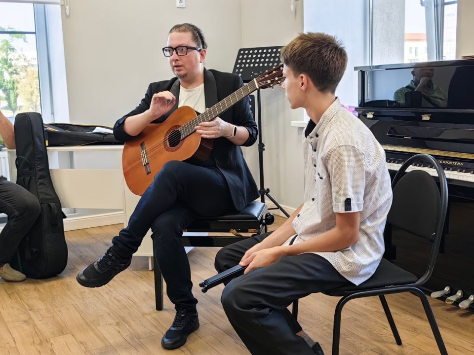      -     -    . ..         ...