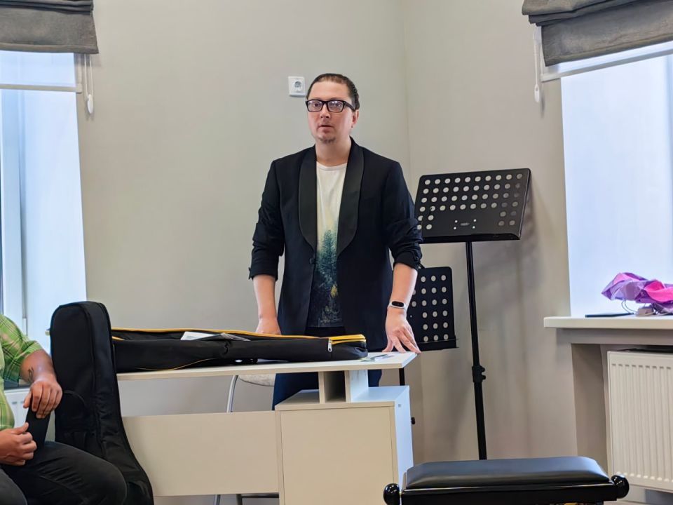      -     -    . ..         ...