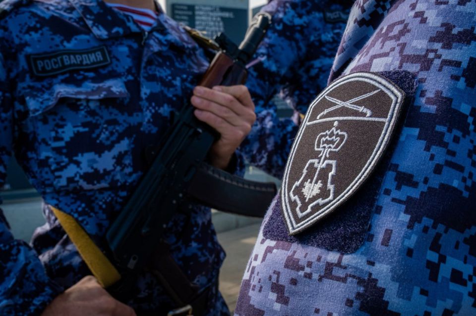 Присягу на верность Российской Федерации приняли сотрудники вневедомственной охраны в ДНР Присягу на верность Российской Федерации приняли сотрудники вневедомственной охраны в ДНР