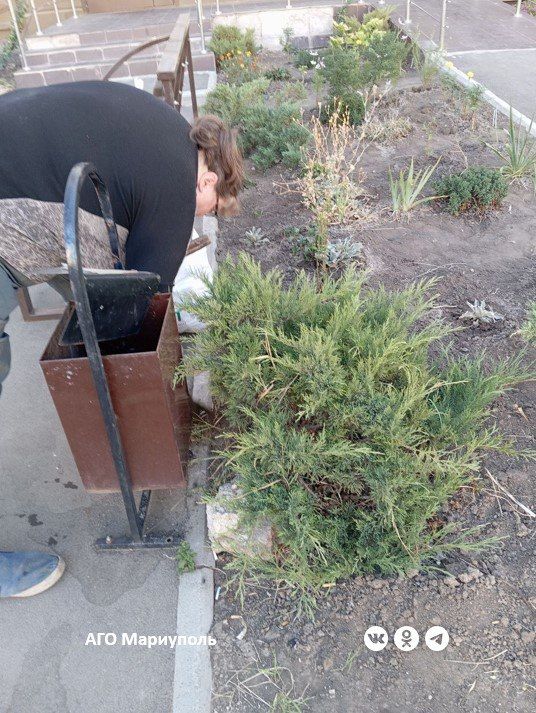 В трех районах Мариуполя коммунальщики выполнили уборку внутридворовых территорий В трех районах Мариуполя коммунальщики выполнили уборку внутридворовых территорий