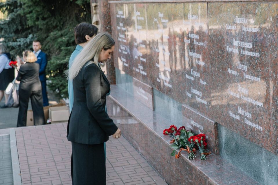 Антон Кольцов: Минутой молчания почтили память освободителей Донбасса от немецко-фашистских захватчиков в годы Великой Отечественной войны Антон Кольцов: Минутой молчания почтили память освободителей Донбасса от немецко-фашистских захватчиков в годы Великой Отечественной войны