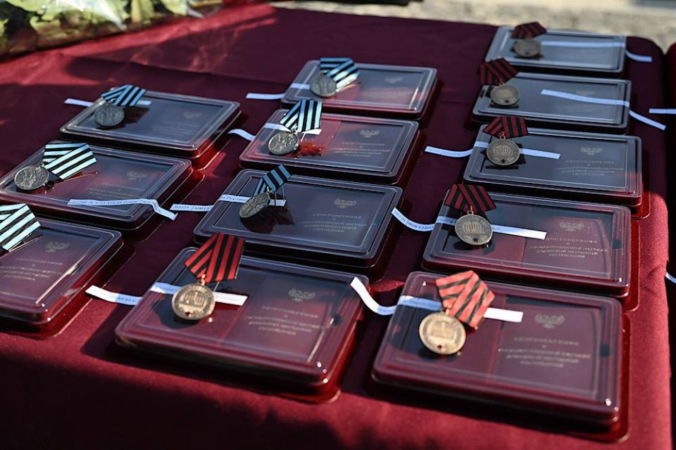 Денис Пушилин: В День освобождения Донбасса вручил награды нашим бойцам на священной земле Саур-Могилы Денис Пушилин: В День освобождения Донбасса вручил награды нашим бойцам на священной земле Саур-Могилы