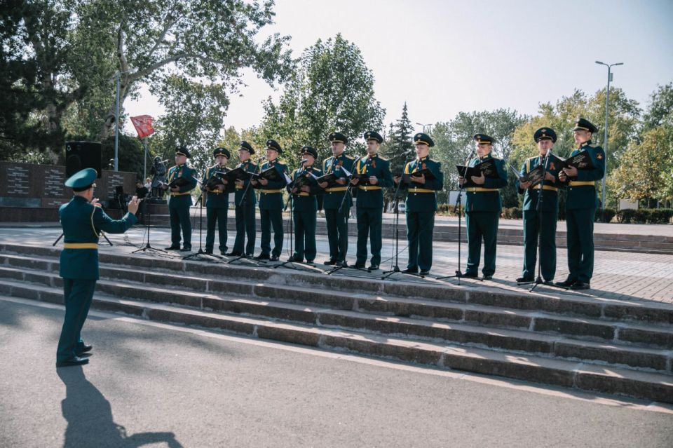 Антон Кольцов: Минутой молчания почтили память освободителей Донбасса от немецко-фашистских захватчиков в годы Великой Отечественной войны Антон Кольцов: Минутой молчания почтили память освободителей Донбасса от немецко-фашистских захватчиков в годы Великой Отечественной войны