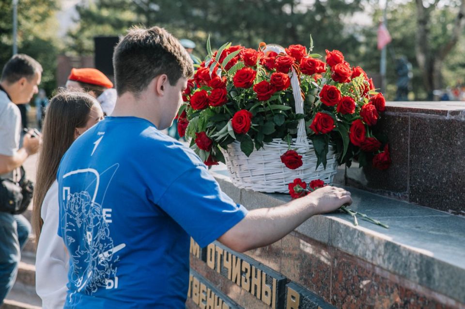 Антон Кольцов: Минутой молчания почтили память освободителей Донбасса от немецко-фашистских захватчиков в годы Великой Отечественной войны Антон Кольцов: Минутой молчания почтили память освободителей Донбасса от немецко-фашистских захватчиков в годы Великой Отечественной войны