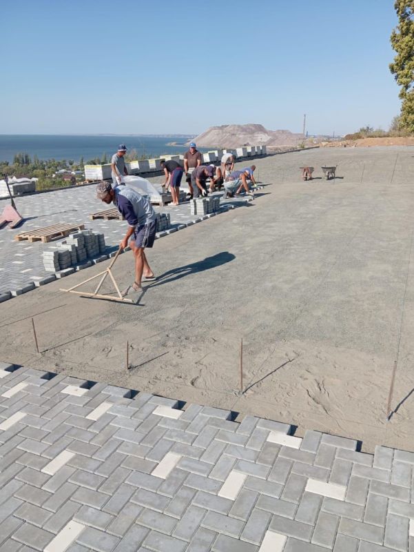 Строители Санкт-Петербурга продолжают работать над восстановлением инфраструктуры Мариуполя Строители Санкт-Петербурга продолжают работать над восстановлением инфраструктуры Мариуполя