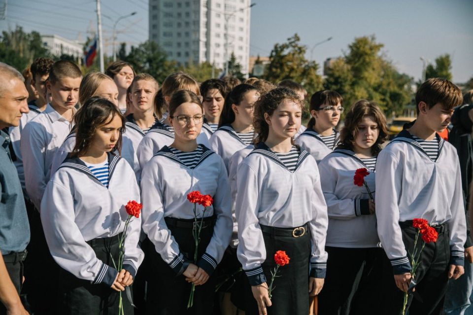 Антон Кольцов: Минутой молчания почтили память освободителей Донбасса от немецко-фашистских захватчиков в годы Великой Отечественной войны Антон Кольцов: Минутой молчания почтили память освободителей Донбасса от немецко-фашистских захватчиков в годы Великой Отечественной войны