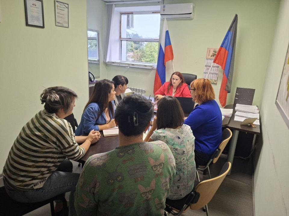 Сегодня состоялась встреча первого заместителя руководителя Управы Ильичевского внутригородского района города Мариуполь Соломиной Татьяны Александровны с сотрудниками Управы