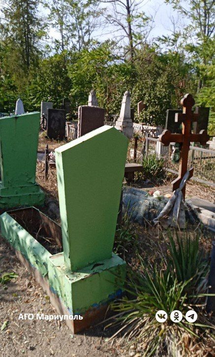 Мариупольские коммунальщики продолжают благоустройство ритуальных мест