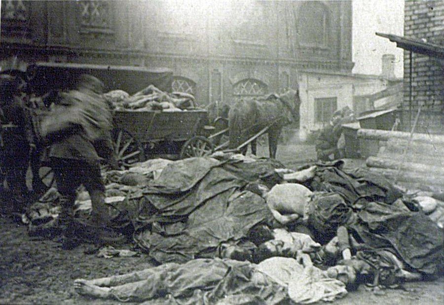 В День освобождения Мариуполя от немецко-фашистских захватчиков публикуем фото, которые показывают, в каком состоянии наш город встретил освободителей и долгожданный мир В День освобождения Мариуполя от немецко-фашистских захватчиков публикуем фото, которые показывают, в каком состоянии наш город встретил освободителей и долгожданный мир